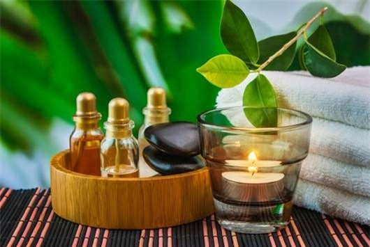 8. Dùng tinh dầu giúp giảm đau, giảm căng thẳng và các vấn đề khác. Tinh dầu kinh giới là một thay thế hiệu quả cho thuốc kháng sinh trong việc giảm bệnh tật.