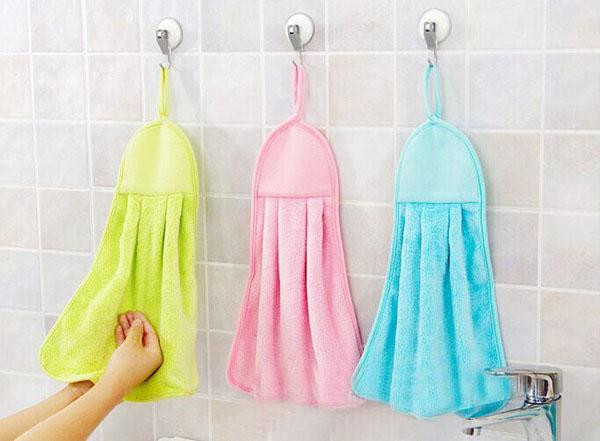9. Thay khăn lau tay thường xuyên: Khăn lau tay có thể chứa nhiều mầm bệnh nếu bạn không giặt thường xuyên.