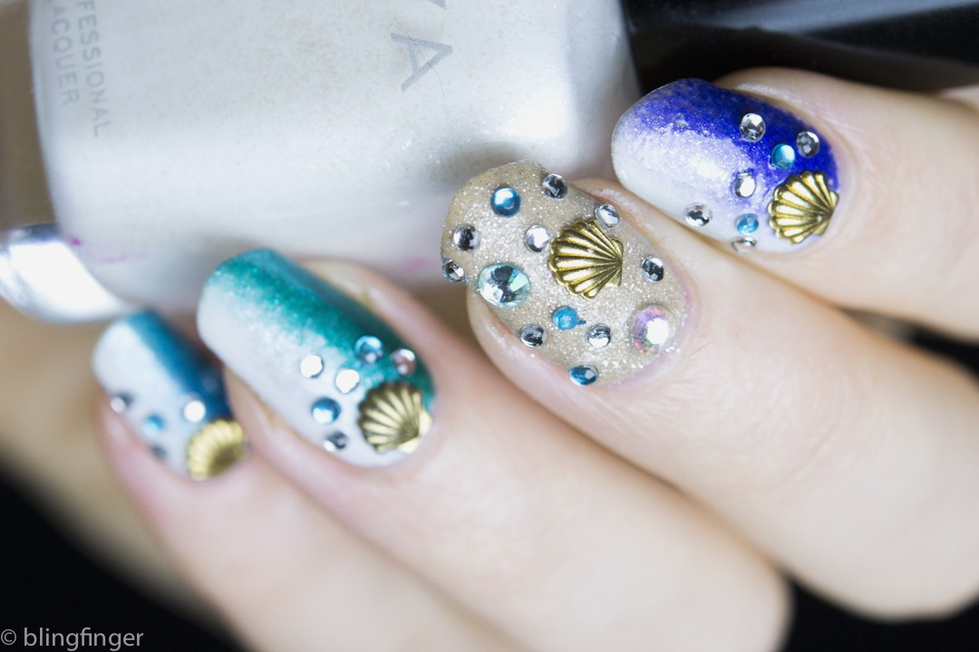 Mẫu móng vỏ sò đính đá thích hợp với những nàng trẻ trung.