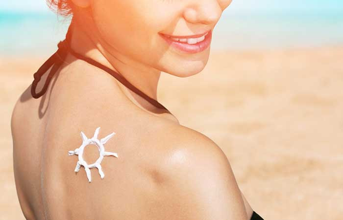 Bôi kem chống nắng là bước rất quan trọng khi chăm sóc da mùa hè. Bạn nên chọn những sản phẩm chống nắng có SPF 30++ trở lên. Lưu ý thoa kem chống nắng cho mặt và những vùng da tiếp xúc với nắng ít nhất 15 phút trước khi đi ra ngoài…