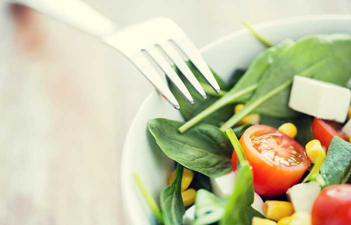 Thực hiện chế độ ăn uống lành mạnh gồm trái cây, rau, ngũ cốc...đều rất tốt cho cơ thể và làn da của bạn trong mùa hè. Ảnh: Internet.