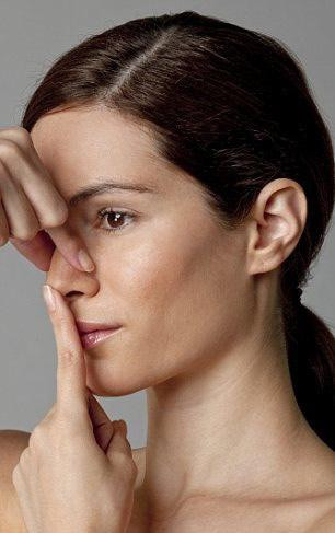 Hay ép mũi để mang lại hiệu quả cao.