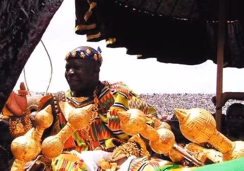 Những vật dụng hàng ngày đều phải làm từ…vàng.