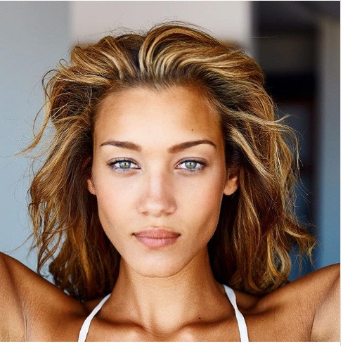 Tổ tiên của cô ấy gồm Nga, Thụy Điển và Châu Phi (Ghana).