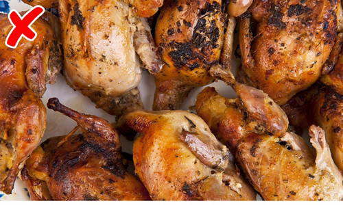 Tránh ăn những bữa ăn lớn vào buổi tối và đặc biệt tránh ăn nhiều ngay trước khi đi ngủ. Nếu bạn ăn muộn vào ban đêm, hormone tăng trưởng sẽ tích trữ chất béo trong cơ thể.