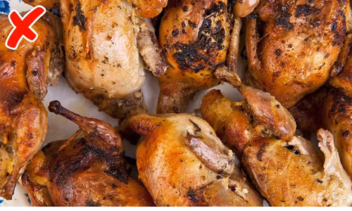 Tránh ăn những bữa ăn lớn vào buổi tối và đặc biệt tránh ăn nhiều ngay trước khi đi ngủ. Nếu bạn ăn muộn vào ban đêm, hormone tăng trưởng sẽ tích trữ chất béo trong cơ thể.