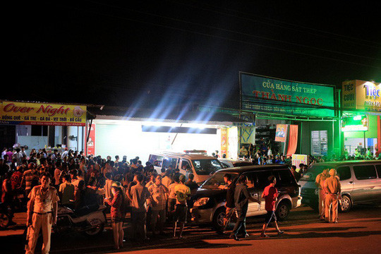 Phong tỏa khám nghiệm hiện trường.