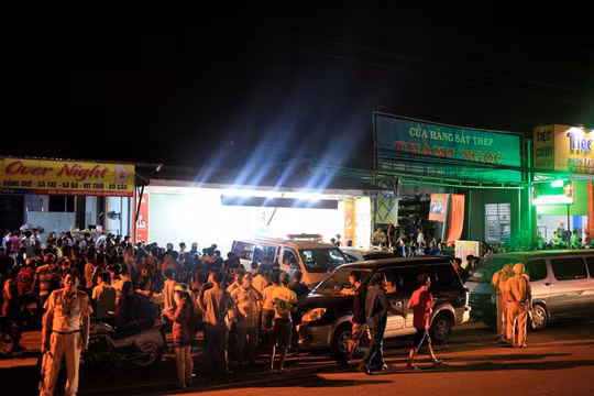 Phong tỏa khám nghiệm hiện trường.