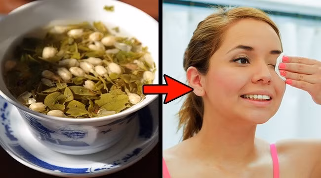 Dùng trà xanh dưỡng mi bằng cách đun trà xanh và rót lấy một cốc để nguội. Lấy một miếng bông cotton thấm với một lượng nước trà xanh vừa đủ, lau nhẹ lông mi bạn 2 lần/ngày.