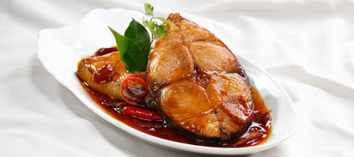 Thời kỳ suy mòn bỏng nên ăn nhiều cá thu để bổ sung axit amin làm tăng tiến trình tổng hợp mô sợi dưới da.