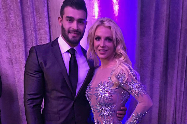 Việc giảm cân không chỉ giúp Sam Asghari có ngoại hình lực lưỡng mà còn mang đến cho anh những cơ hội phát triển sự nghiệp. Đó là năm 2016 Sam trở thành huấn luyện viên thể dục, người mẫu và diễn viên.