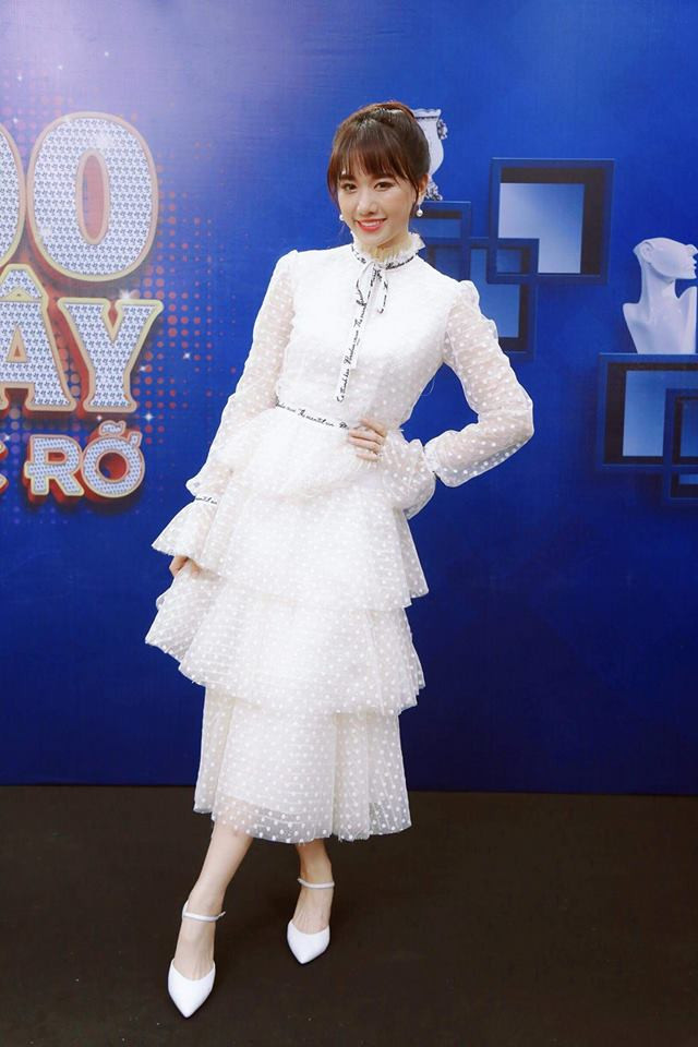 Nếu như ngày trước cô nàng thường xuyên lọt top mặc xấu khi lựa chọn những thiết kế lộ nhược điểm của mình thì nay Hari đã chứng minh gu thời trang tinh tế của mình.