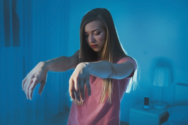 Mộng du là hiện tượng khá nguy hiểm do con người di chuyển hoặc thậm chí lái xe trong vô thức.