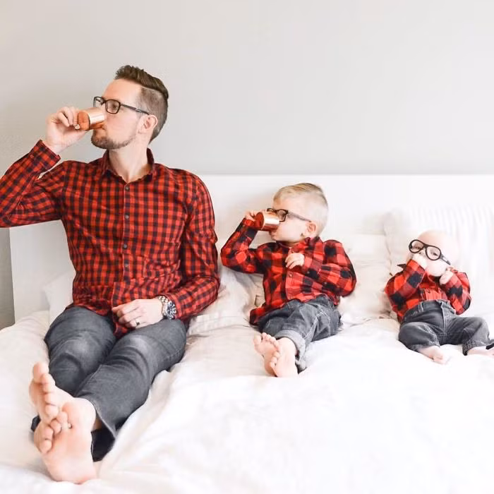 Ba bố con ton sur ton với nhau.