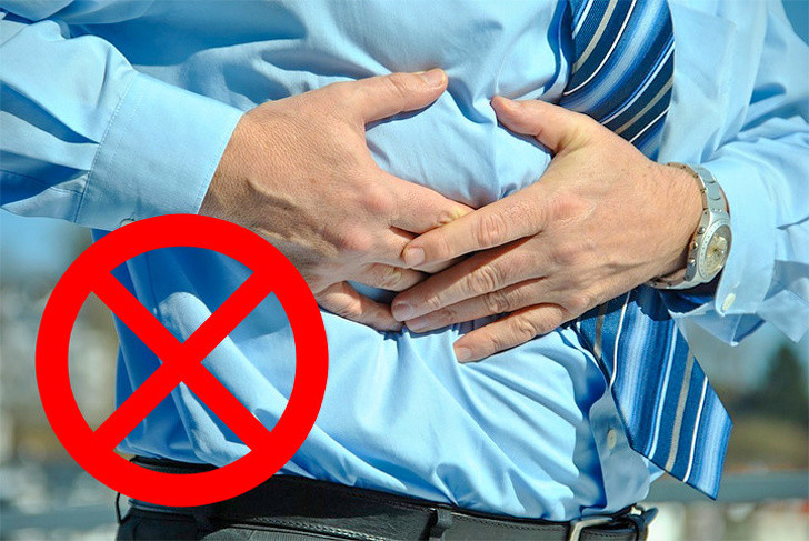 Cần tây còn giúp trị trào ngược dịch vị hay ợ nóng. Theo các nhà khoa học, việc uống một ly nước ép cần tây sẽ ức chế ngay lập tức chứng ợ nóng và trung hòa acid trong dạ dày. Nếu giữ thói quen uống đều đặn thứ nước ép này trong hơn một tuần, chúng ta gần như có thể trị hết các triệu chứng ợ nóng khó chịu. Ngoài ra, thói quen này còn hỗ trợ rất tốt cho đường ruột của bạn.