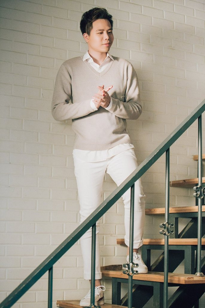 Tuy nhiên, nam ca sĩ chủ yếu chọn tông màu nhẹ nhàng cho trang phục của mình.