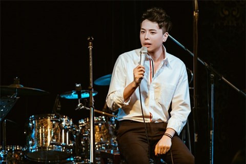 Phong cách thời trang của Trịnh Thăng Bình được đánh giá là lịch lãm và nam tính.