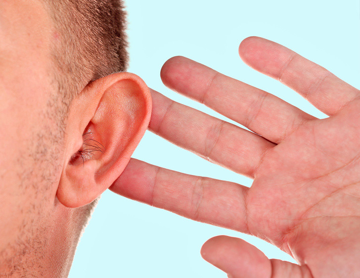 9. Lông tai: Theo các nhà nghiên cứu Ấn Độ, việc mọc lông trong ống tai có thể là một triệu chứng của bệnh tim mạch.