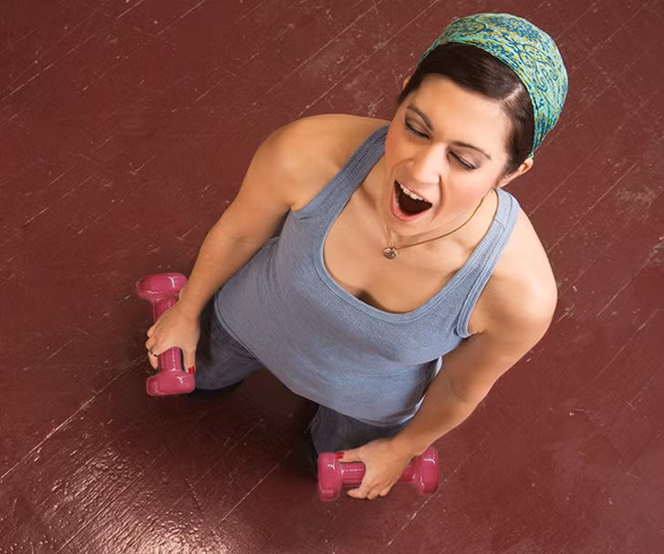 2. Ngáp khi đang tập bài tập cường độ cao đôi khi cũng là cách để làm mát cơ thể. Ngáp giúp làm ướt cơ thể bằng oxy và giảm nhiệt độ bên trong đầu. Tuy nhiên, đây cũng có thể là một dấu hiệu bệnh tim mà bạn nên cẩn trọng.