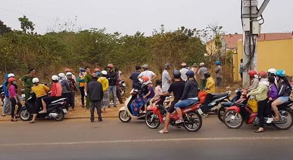 Hiện trường phát hiện sự việc là khu rẫy nằm cạnh trường học.