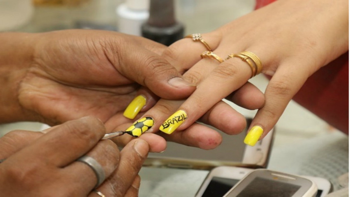 Nail dành cho cổ động viên Brazil.