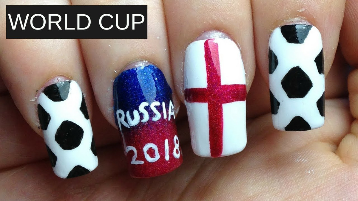 Họa tiết trái bóng tròn, quốc kỳ là những mẫu móng độc đáo được ưa chuộng trong mùa World Cup năm nay.