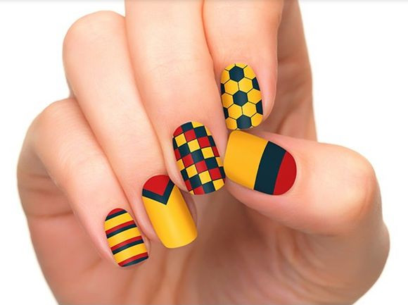 Các mẫu nail chủ đề bóng đá rất đa dạng.