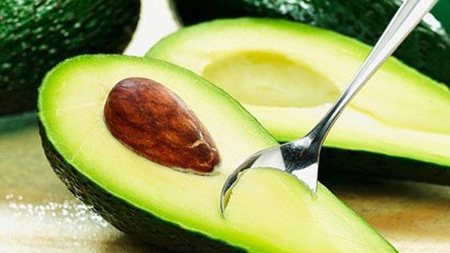 Các acid béo omega-3 trong quả bơ có thể làm bôi trơn các thành của ruột già, giúp cho việc di chuyển chất độc ra khỏi cơ thể dễ dàng hơn.