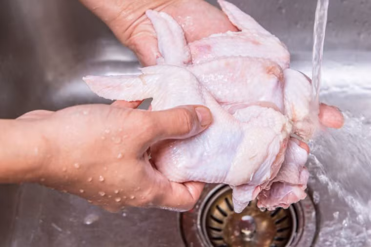 Sai lam che bien thit ga, ba noi tro nao cung mac phai