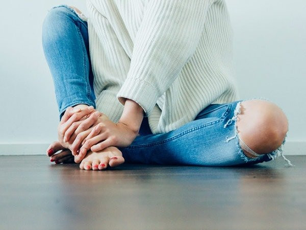 Tại sao bạn lại đi phân lỏng trong kỳ kinh nguyệt? Người mắc bệnh có thể đi phân lỏng hơn bình thường trong ngày đèn đỏ vì cơ thể giải phóng prostaglandin (hormon gây căng thẳng) trong thời gian này, ảnh hưởng đến vận động ruột.