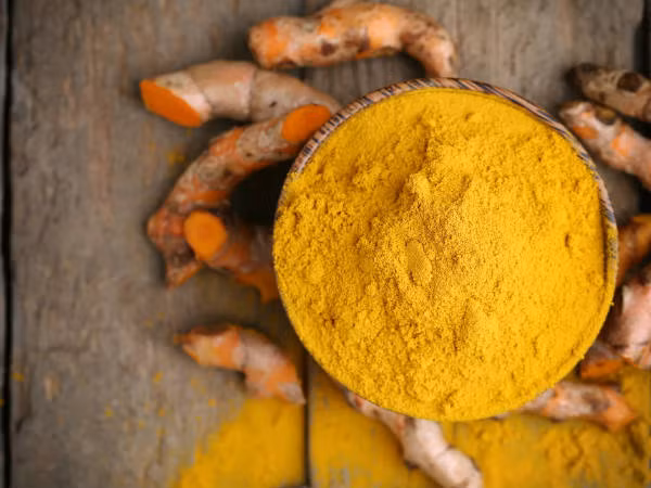 Nghệ chứa các hợp chất chống ung thư được gọi là curcumin, có thể ức chế nhiều loại tế bào ung thư, bao gồm ung thư vú, ung thư dạ dày ruột, phổi và da.