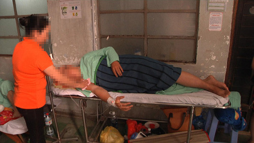 Ngày 17/1/2018, BV Chấn thương Chỉnh hình TP HCM đã tiếp nhận và cấp cứu cho nạn nhân là nam thiếu niên 17 tuổi, nặng gần 100kg bị vết thương khá nặng, kích thước 20 x3cm ở vùng mông sau tai nạn hi hữu. Ngay khi tiếp nhận, ê kíp cấp cứu tại bệnh viện đã tiến hành dẫn lưu, khâu phục hồi lớp cơ bị đứt.