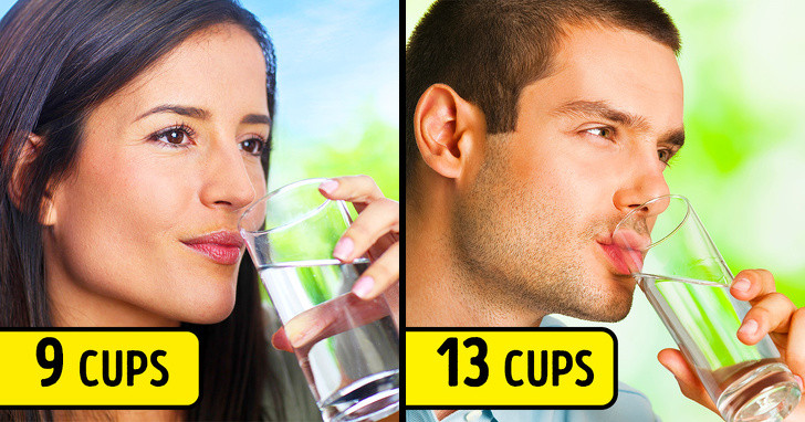 Uống nhiều nước vì mất nước có thể làm trầm trọng thêm bệnh dị ứng. Phụ nữ nên uống 9 cốc và đàn ông nên uống 13 cốc nước mỗi ngày.