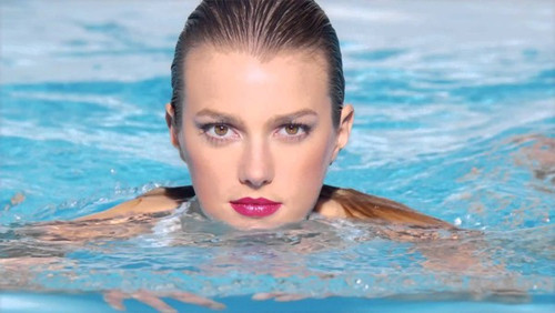 Như vậy, bạn đã có khuôn mặt được trang điểm xinh đẹp mà không sợ bắt nắng hay bị trôi màu khi du lịch biển.