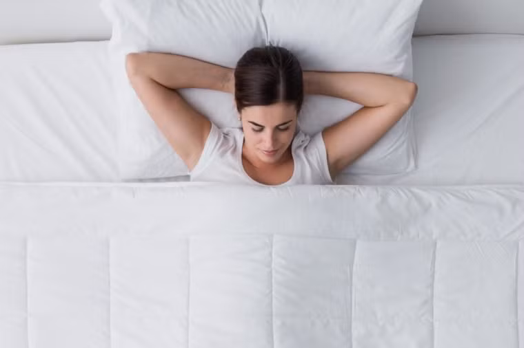 Tuổi thọ của đệm: Chiếc đệm hiện nay thường có tuổi thọ kéo dài khoảng 8 đến 10 năm. Sau nhiều năm sử dụng, đệm sẽ tích tụ dầu, hơi ẩm và da chết.