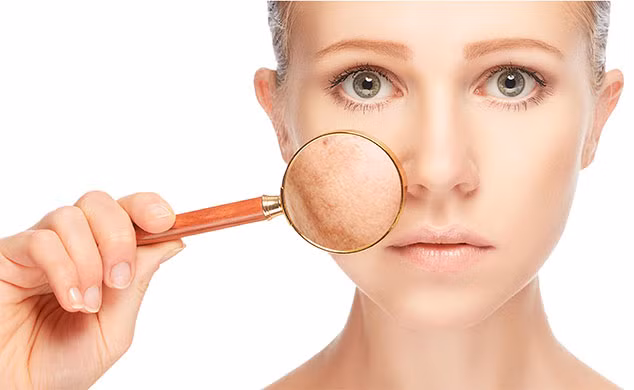 Làm mờ tàn nhang và vết thâm: Hãy thử bôi nước ép củ cải tươi lên vùng da bị tàn nhang vài phút mỗi ngày, bạn sẽ thấy làn da cải thiện đáng kể.