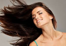 Giúp mái tóc sáng bóng và mềm mại: Bạn có thể áp dụng nước ép củ cải lên mái tóc và ủ trong một giờ hoặc lâu hơn. Sau đó, gội sạch với dầu gội.