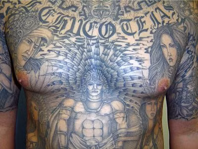 Barrio Azteca là băng đảng trong tù khét tiếng của Mỹ với khoảng 2.000 thành viên. Địa bàn hoạt động của chúng là trong và ngoài các nhà tù ở bang Texas và New Mexico. Thành viên của nhóm này liên hệ mật thiết với các băng đảng buôn bán ma túy ở quốc gia láng giềng Mexico. Phương thức kiếm tiền chính của chúng là buôn bán ma túy, cocain, giết người, trộm cắp, tống tiền….