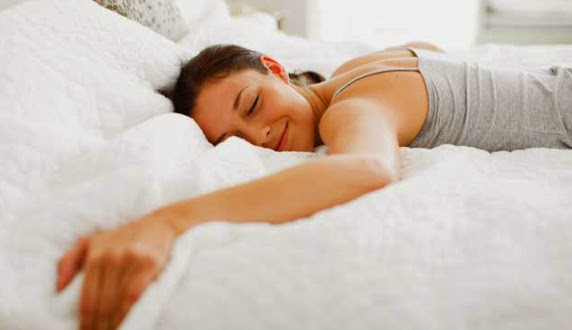 Không sử dụng gối đầu và cổ sẽ cho phép cơ thể tìm một vị trí tối ưu để nghỉ ngơi.