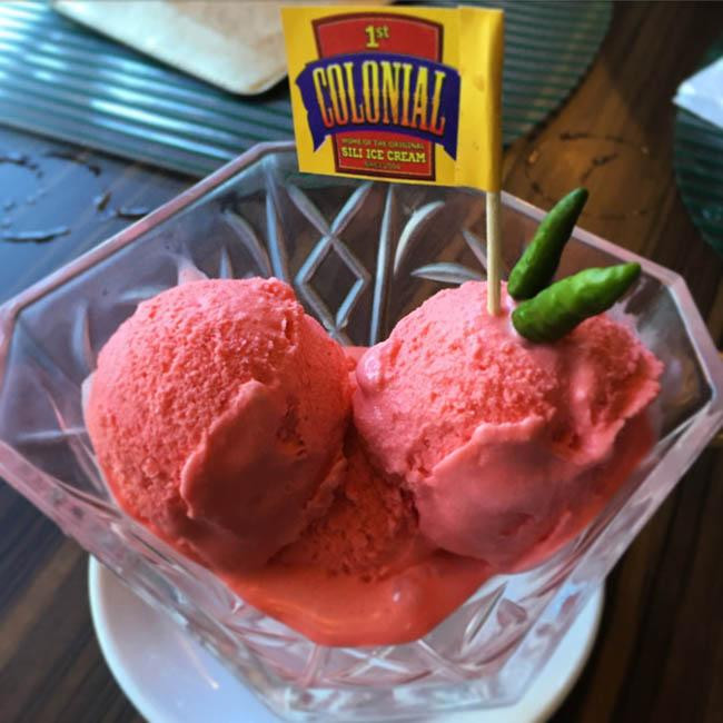 Kem ớt của Mỹ: Nhà hàng Max and Mina ở New York chuyên các món lạ lùng. Trong đó, loại kem làm từ ớt Jalapeño có thể khiến bạn chảy nước mắt.