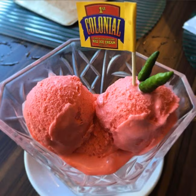 Kem ớt của Mỹ: Nhà hàng Max and Mina ở New York chuyên các món lạ lùng. Trong đó, loại kem làm từ ớt Jalapeño có thể khiến bạn chảy nước mắt.