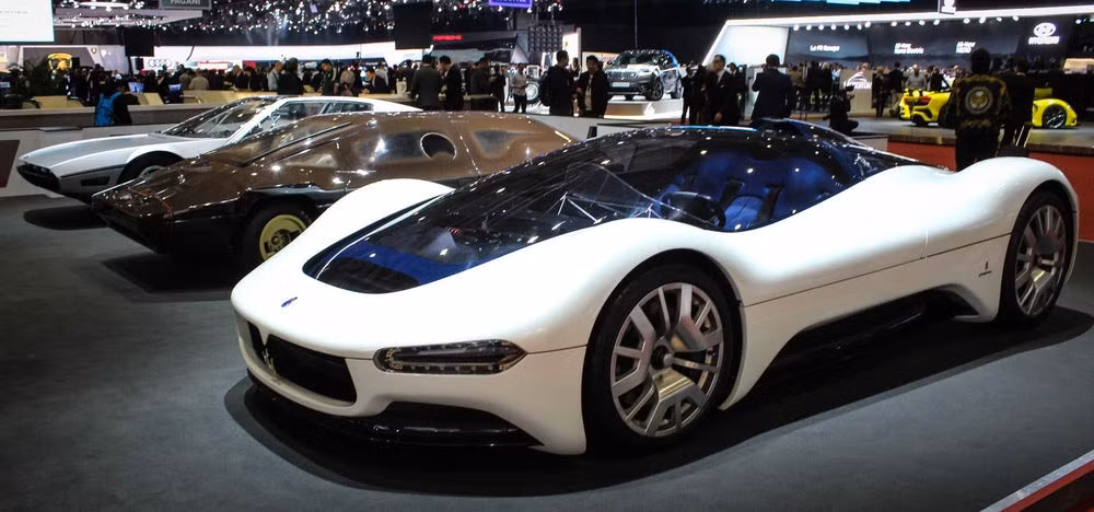 Thương hiệu Italy Pininfarina từng kỷ niệm 75 năm thành lập với concept Masacara Birdcage tại GMS 2005. Dựa trên bộ khung sườn chiếc Maserati MC 12, Birdcage được trang bị động cơ V12 6.0L công suất 700 mã lực. Mẫu xe này được đánh giá đi trước thời đại khi sở hữu hệ thống di động kỹ thuật số phát triển bởi Motorola.