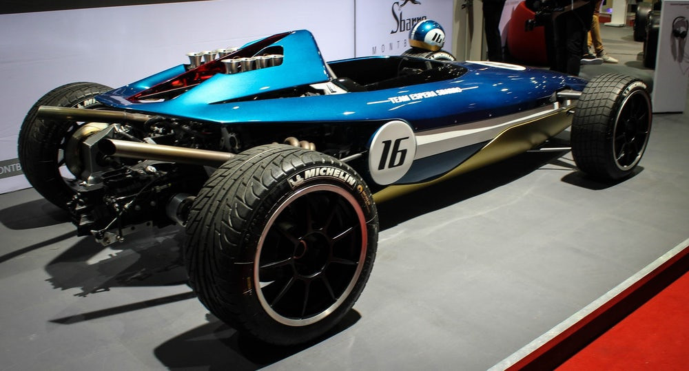 Là mẫu xe thuộc dự án xe đua học đường sử dụng động cơ V8 của Audi, Espera Sbarro "Rush" giống như phiên bản hiện đại của các mẫu xe đua thập niên 60, 70 thế kỷ trước. Xe được trang bị động cơ điện 268 mã lực, mô-men xoắn đạt gần 1.150 Nm.