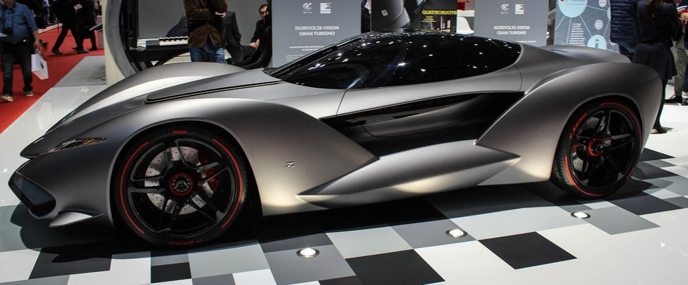 Mẫu xe IsoRivolta Vision Gran Turismo của thương hiệu Zagato bước ra từ video game và xuất hiện lần đầu tại triển lãm năm nay. Xe có phần khung được làm từ chất liệu carbon, cùng động cơ V8 6.2L công suất 850 mã lực.