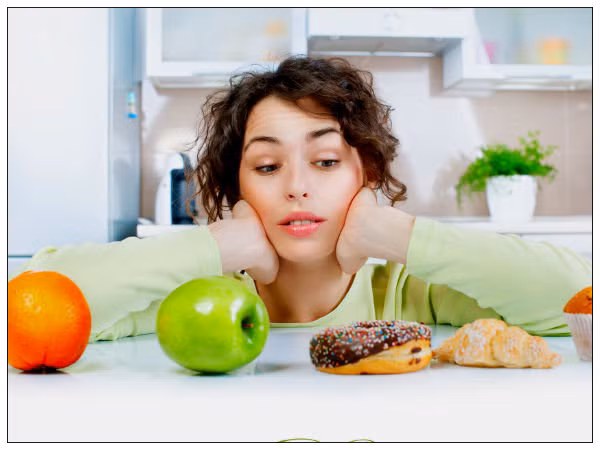 Uống trà cũng giúp ngăn chặn sự thèm ăn, do đó giúp giảm cân.