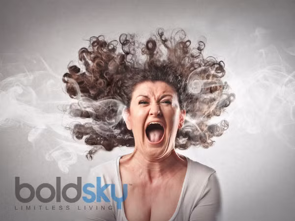 Theo nghiên cứu của các nhà khoa học, phụ nữ uống nhiều cà phê mỗi ngày sẽ khiến cho nguy cơ nhồi máu cơ tim của phụ nữ tăng khoảng 70%.