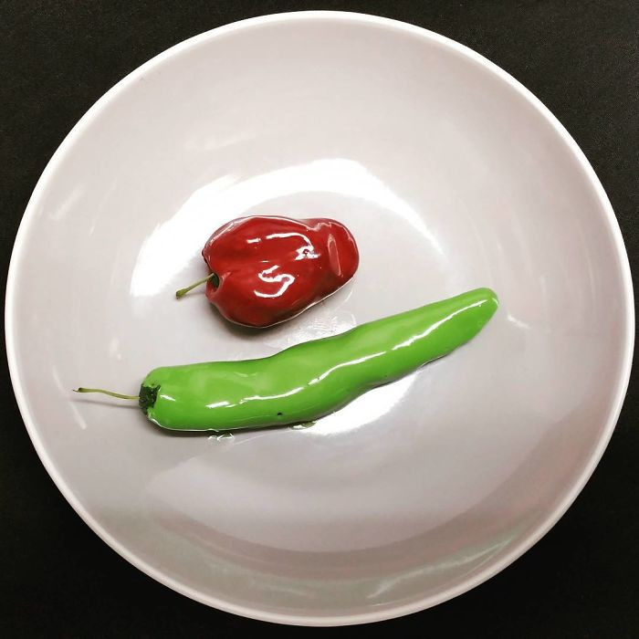 Hai trái ớt này chính là chiếc bánh ngọt ngào. Ảnh: BS.