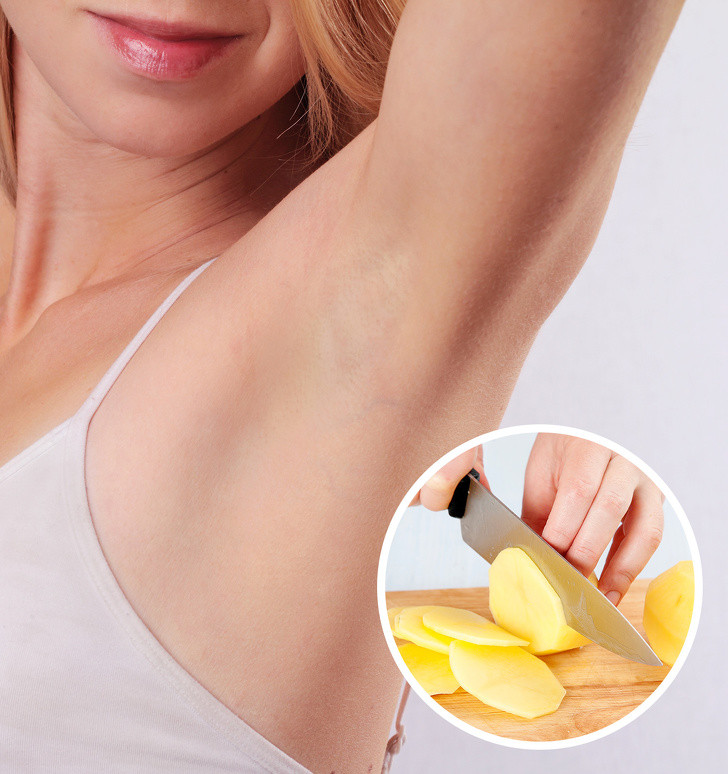 Dùng khoai tây để giảm mồ hôi dưới nách. Cắt khoai tây tươi và lau dưới cánh tay. Chờ nó thấm vào da và sau đó rửa sạch.