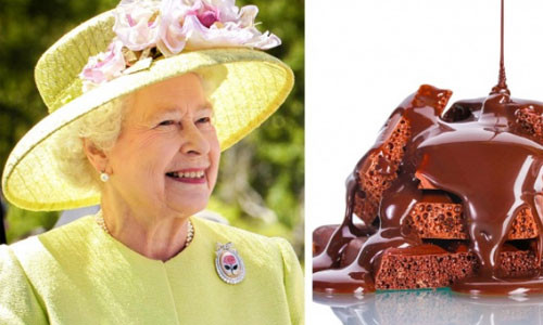 Đầu bếp Hoàng gia đã tiết lộ Nữ hoàng là một tín đồ của chocolate đen. Loại thực phẩm này giúp giảm cholesterol và ngăn ngừa tình trạng suy giảm trí nhớ.