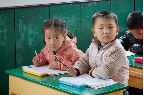 Một số trẻ em vẫn sống trong các trại trẻ mồ côi dù chúng đều có cha mẹ. Điều này xảy ra vì nhiều cặp vợ chồng trẻ không thể chu cấp cho con cái họ.